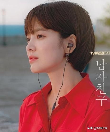 宋慧乔宋仲基最新照,宋慧乔离婚后化烟熏妆气场强大