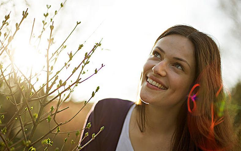 为什么有的人没有酒窝呢,为什么有的人只有一侧有酒窝