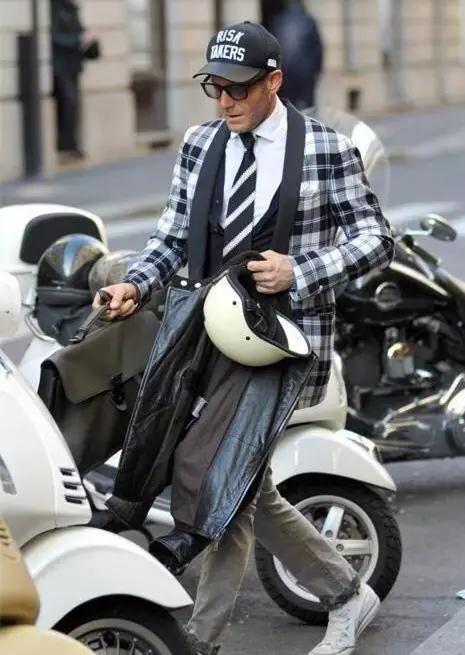 ItaliaIndependent：意大利“国民老公”喊你换眼镜啦