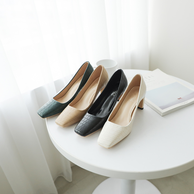 女生高跟鞋长袜穿搭技巧,高跟鞋怎么穿搭更好看