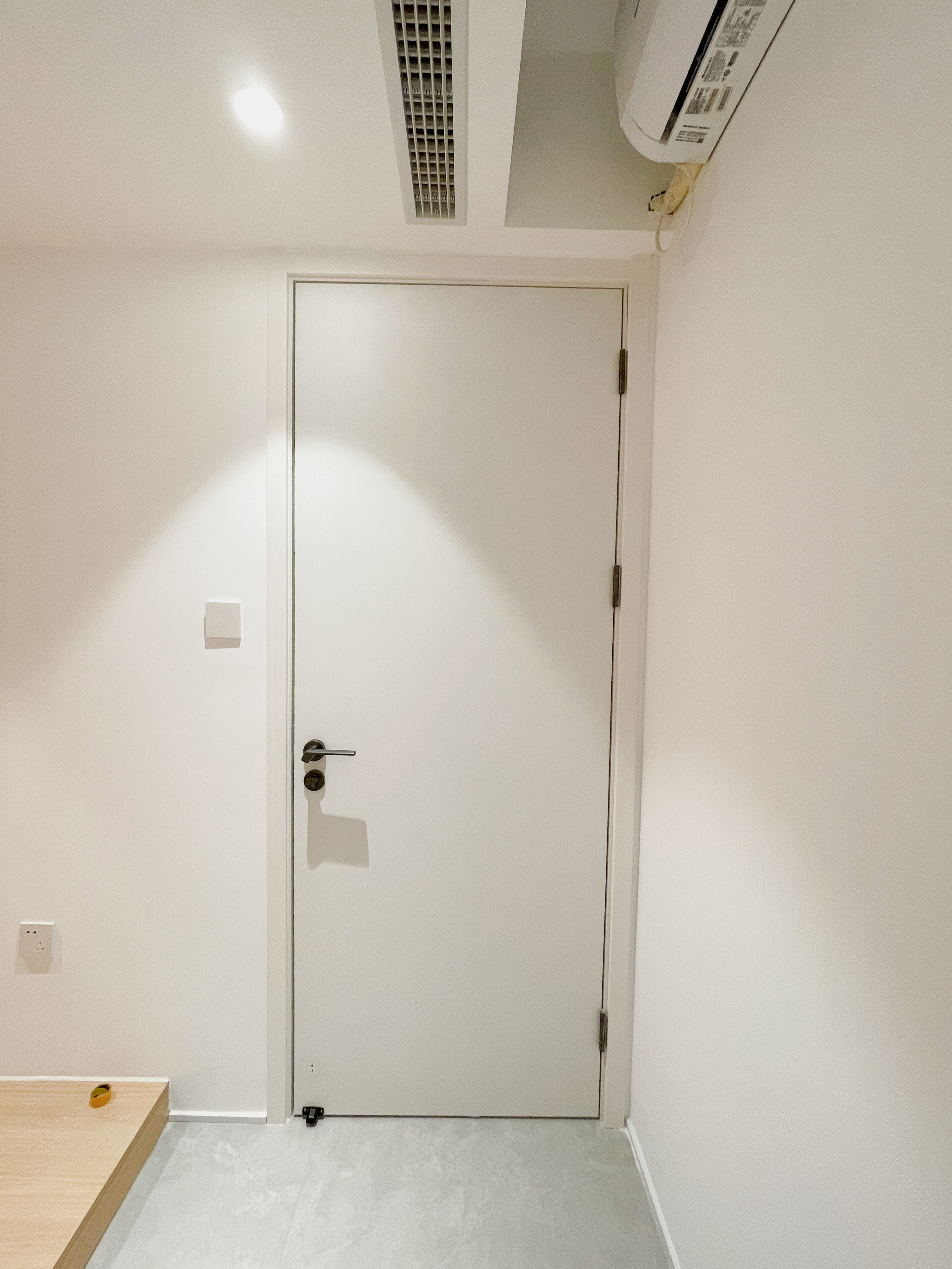 纯白平板门好吗,极简铝合金平板门