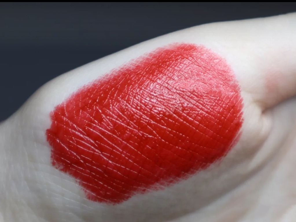 tf迷你黑管口红哪个颜色显白,tf口红16和小金条23哪个更显白