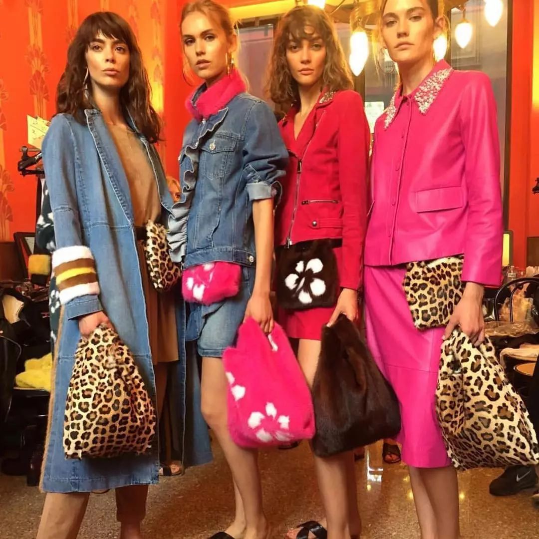 我花1000多块买的毛绒包，后来发现有点贵！