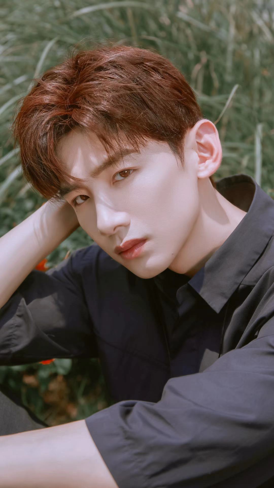 井柏然王一博白敬亭搞怪拍照,井柏然白敬亭朋友圈互动