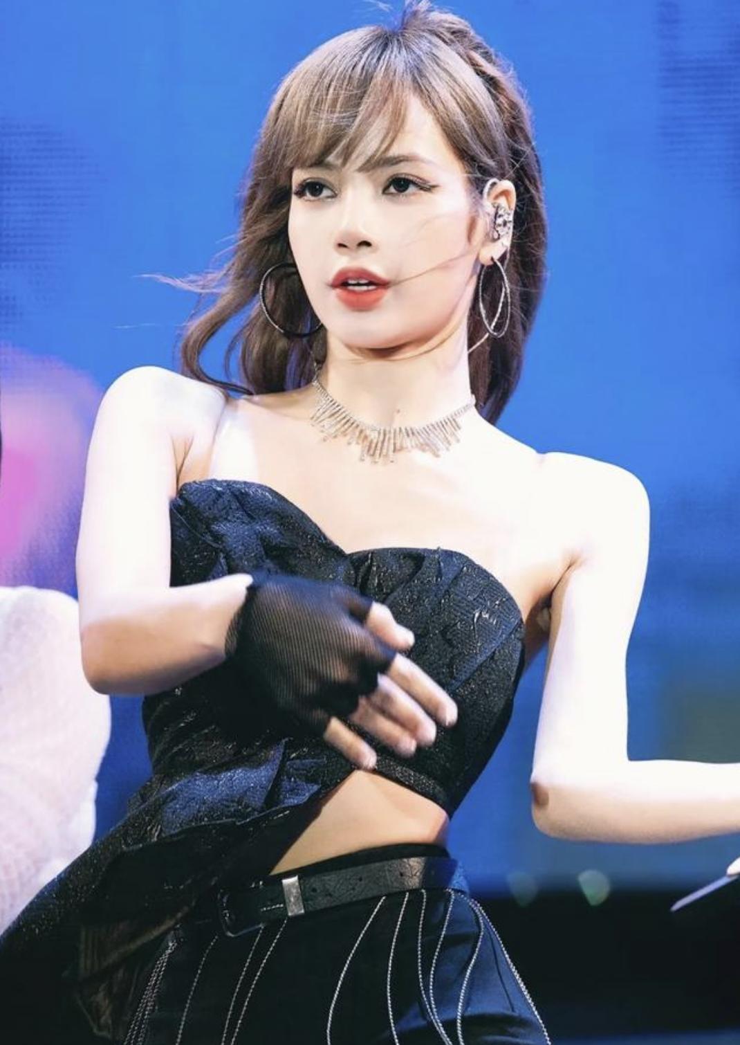 张天爱领口太大“险走光”？这3个夏天防走光神器赶快备起来