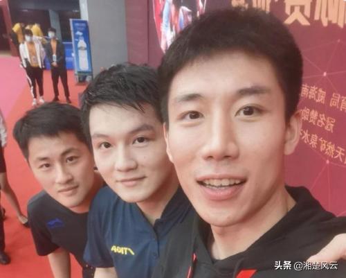 本来还想当球员，一觉醒来成教练，还要辟谣，樊振东队友转身太快