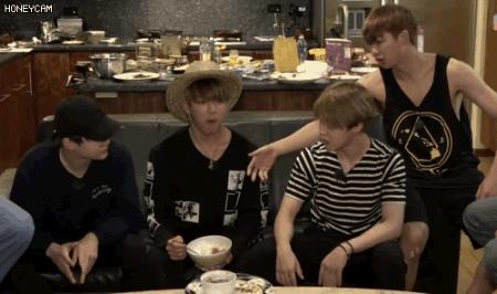 他们拼命化解尴尬的样子，够我笑上一整天