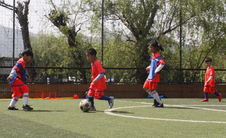 6-12岁儿童足球训练冬训,昆明少儿足球训练