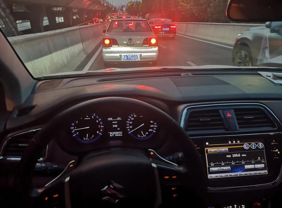 铃木骁途的优点与缺点,铃木骁途1.4四驱二手车多少钱17年