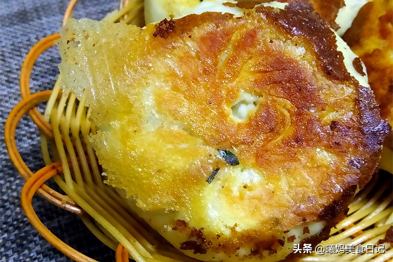 水煎包暄软不塌陷有诀窍,学会这几步,金黄有冰花,比卖的还好吃