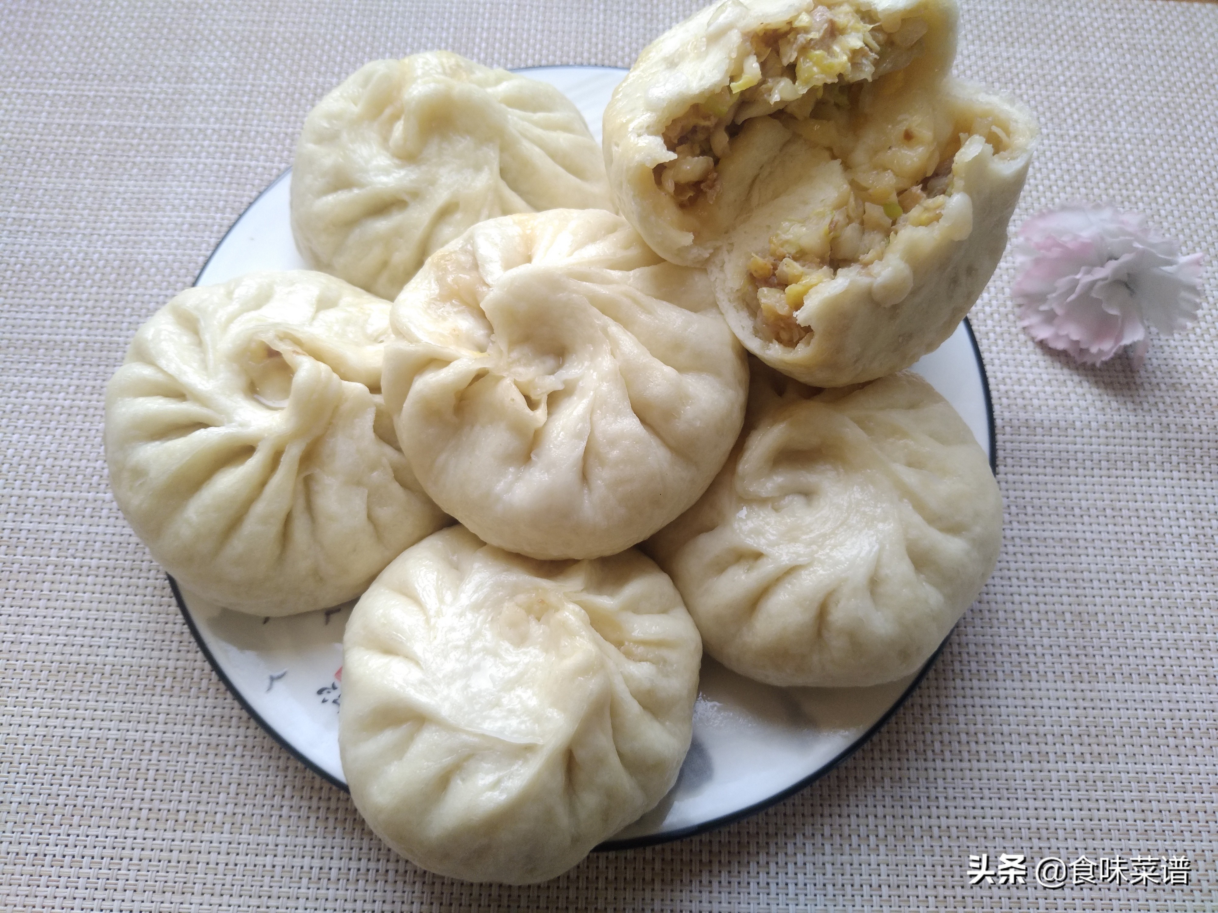 白菜肉包最好吃的做法，色香味美，松软不塌陷，原来做法这么简单