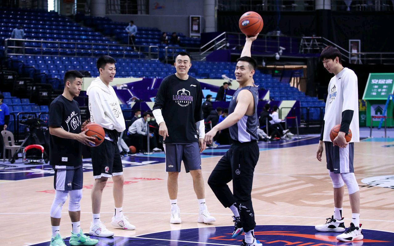 辽篮封闭训练双子星新星逆袭,辽篮2.16米青训小将