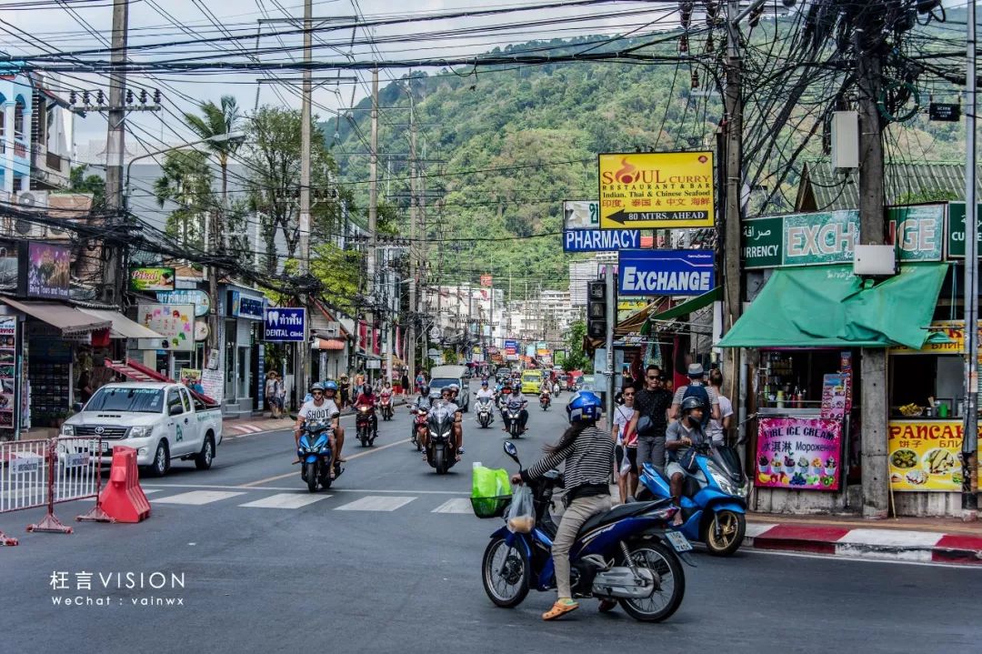 繁华熙攘，从海滩到山路的芭东（Patong）风情