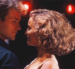 都是鹰钩鼻大美女，都爱过同一些男人，她俩的路怎么就不一样呢？