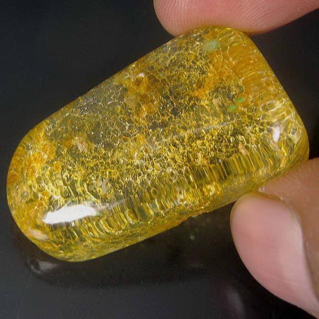 琥珀宝石哪种最好,最轻宝石琥珀图片
