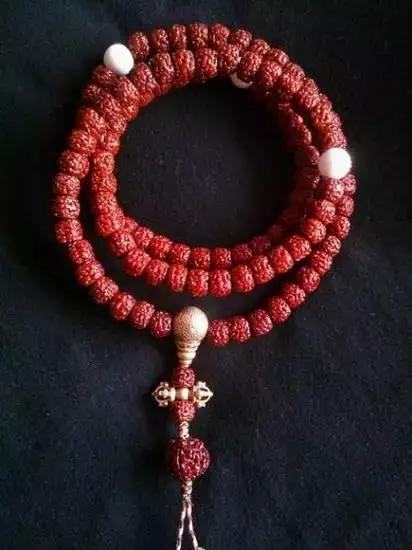 藏式老小金刚108颗包浆玉化,藏式盘龙小金刚容易包浆吗