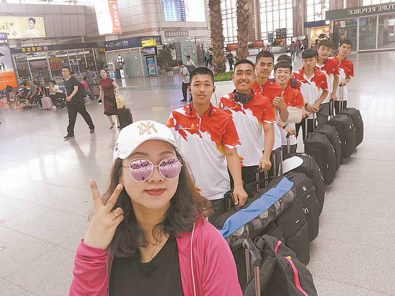 足球特色学校足球队展示,展示校园足球风采