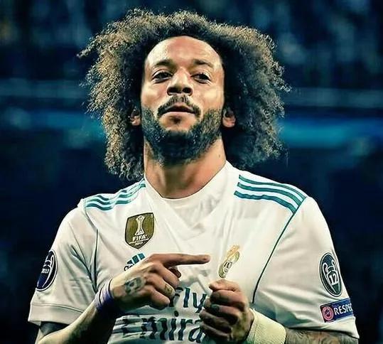 足球场最有天赋的球星,充满激情的足球场