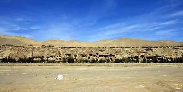 莫高窟是雕塑还是泥塑,美国敦煌莫高窟菩萨雕塑