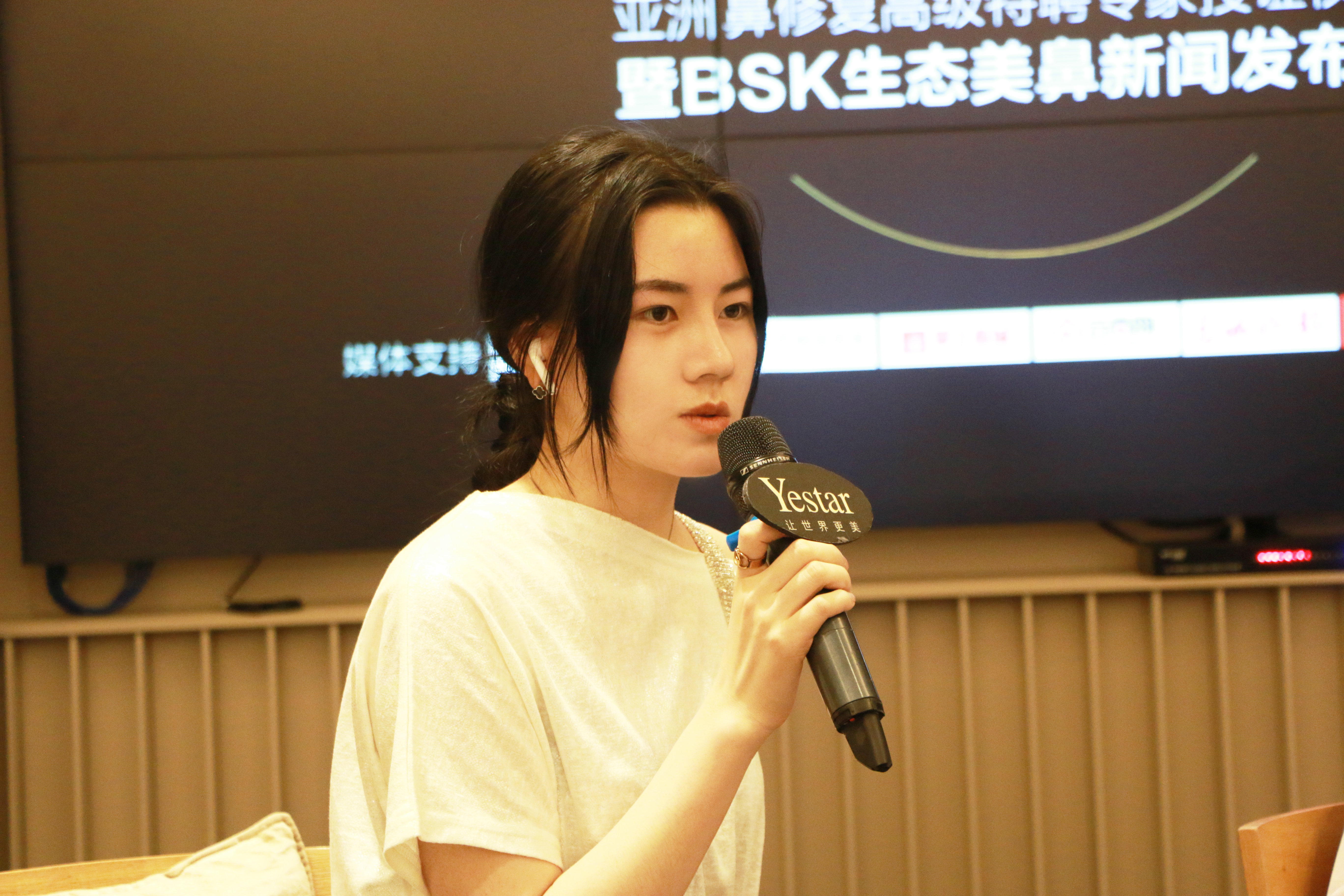 昆明艺星整形外科院长被授予美国射极峰亚洲鼻修复高级特聘专家