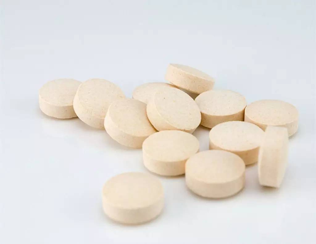 女人每天吃一片叶酸,更年期女性每天吃多少剂量的叶酸