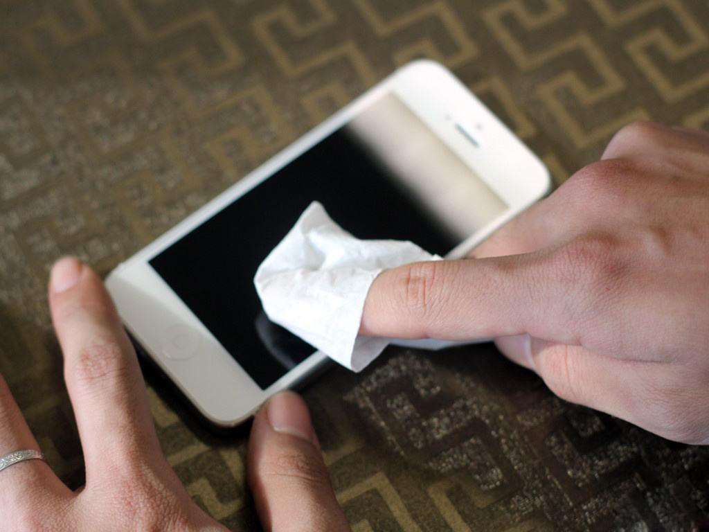 手机屏幕反应慢是什么原因造成的,手机屏幕时灵时不灵怎么解决