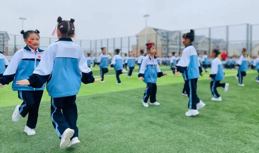 建*党**百年喜迎国庆——西安经开第二小学队列队形广播*比操**赛