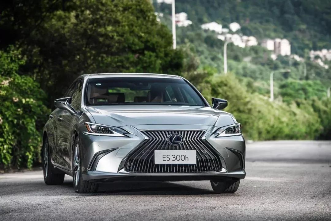 沃尔沃s90智逸豪华2022款使用说明,沃尔沃s90t8混动版2022款缺陷