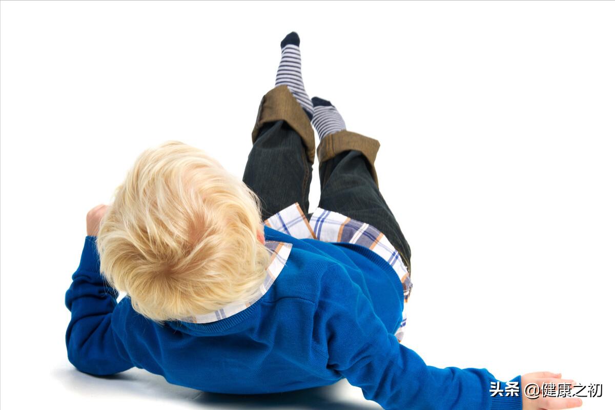 一直仰头会损伤脊髓吗,小孩脊髓损伤截瘫站起来了