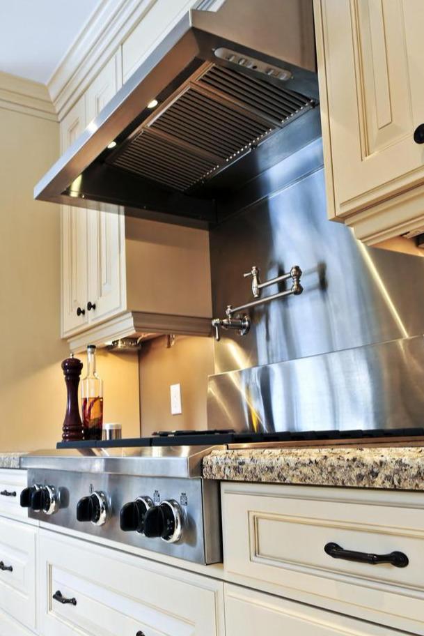 是油烟机好用还是集成灶好用,集成灶和油烟机的优缺点都有哪些