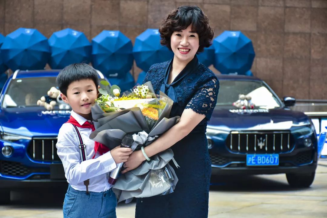 “小蓝伞”感恩我的老师，公益行动已启航