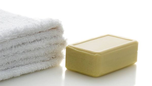 新鞋子有点小夹脚怎么办,鞋子瘦两边夹脚怎么办