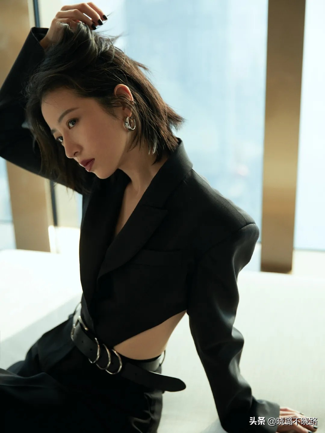 一件黑西装多种穿法,教你最实用的西装穿搭技巧