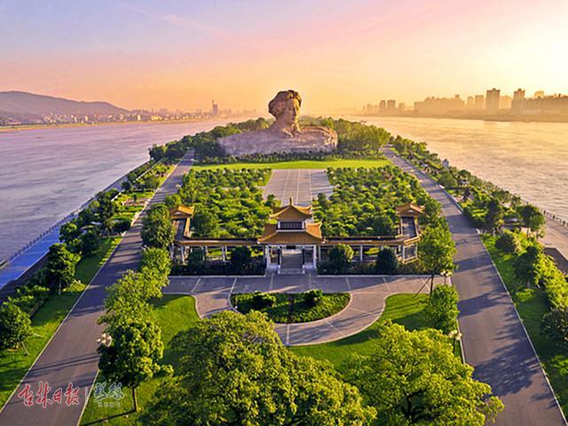 朝发夕至列车发车,长沙至丽江的飞机