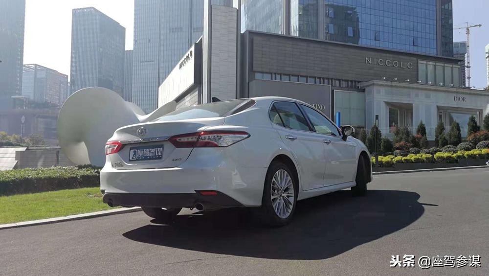 丰田凯美瑞2.5l豪华版测评,丰田凯美瑞2024款2.0精英版试驾