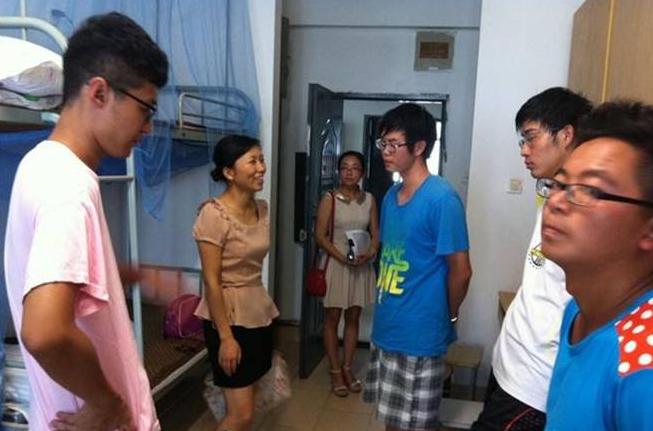 7人寝室被孤立,7人间的宿舍被吐槽