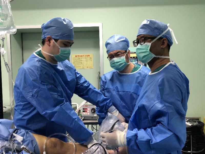 平足崴脚后一直骨头疼,平足的人适合穿高跟鞋