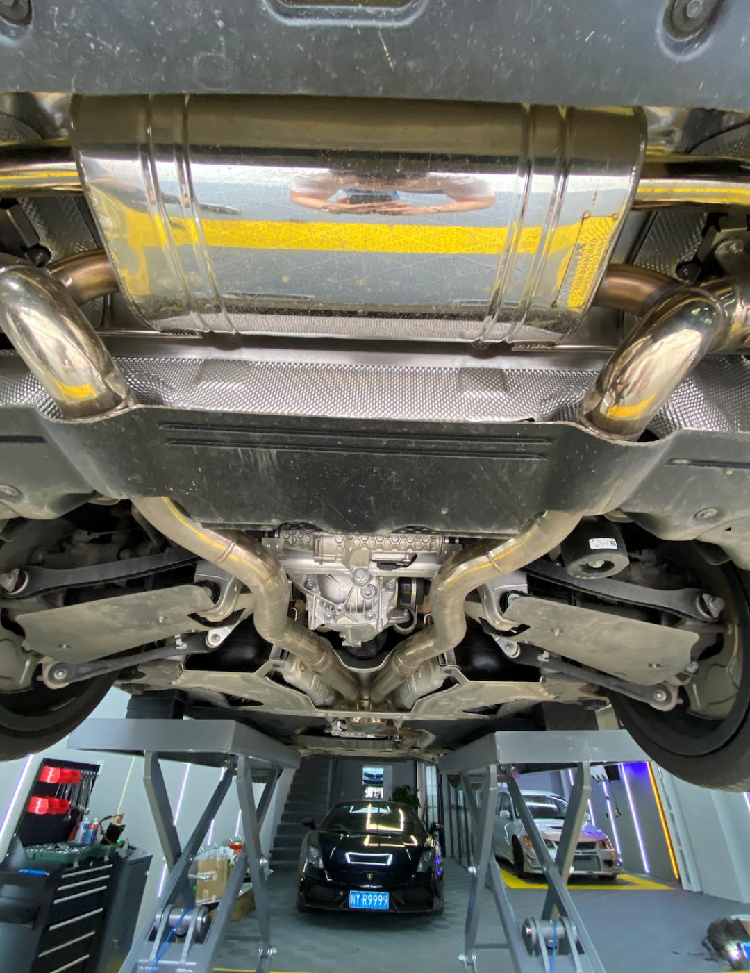 宝马8系双门碳纤维,宝马8系四门版的驾驶感受