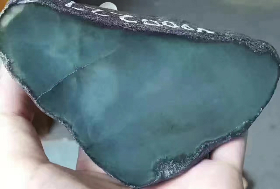 翡翠卖毛货有什么猫腻,翡翠毛货抛光猫腻