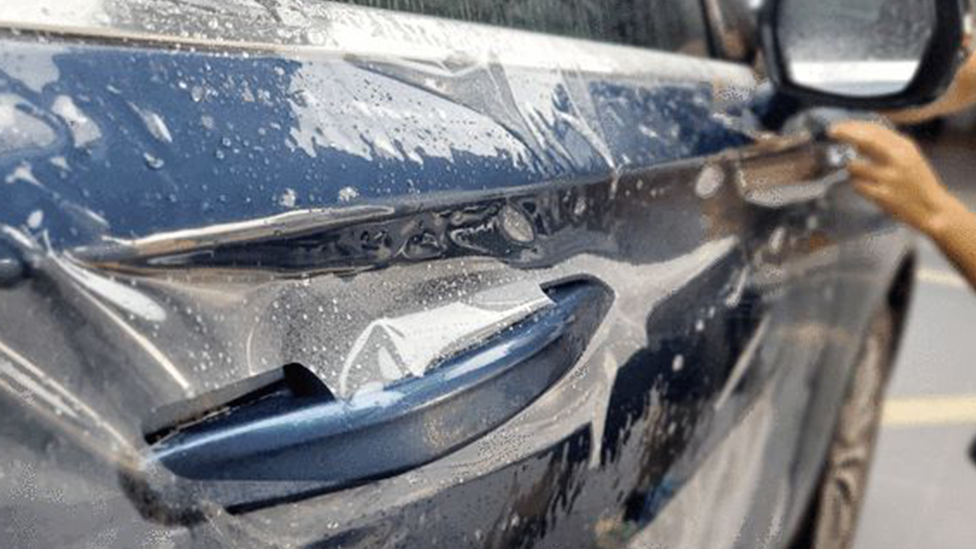 隐形车衣贴膜掉漆,贴了隐形车衣被剐蹭伤漆了怎么办