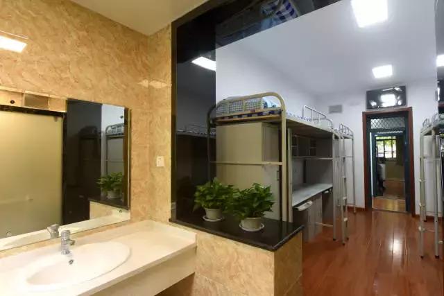 西安建筑科技大学大雁塔校区宿舍,西安高新职业技术学院宿舍