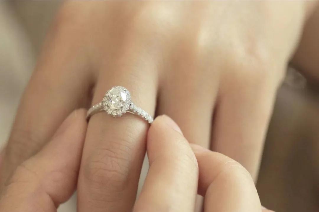 备婚日记第一部订婚戒,如何挑选婚戒