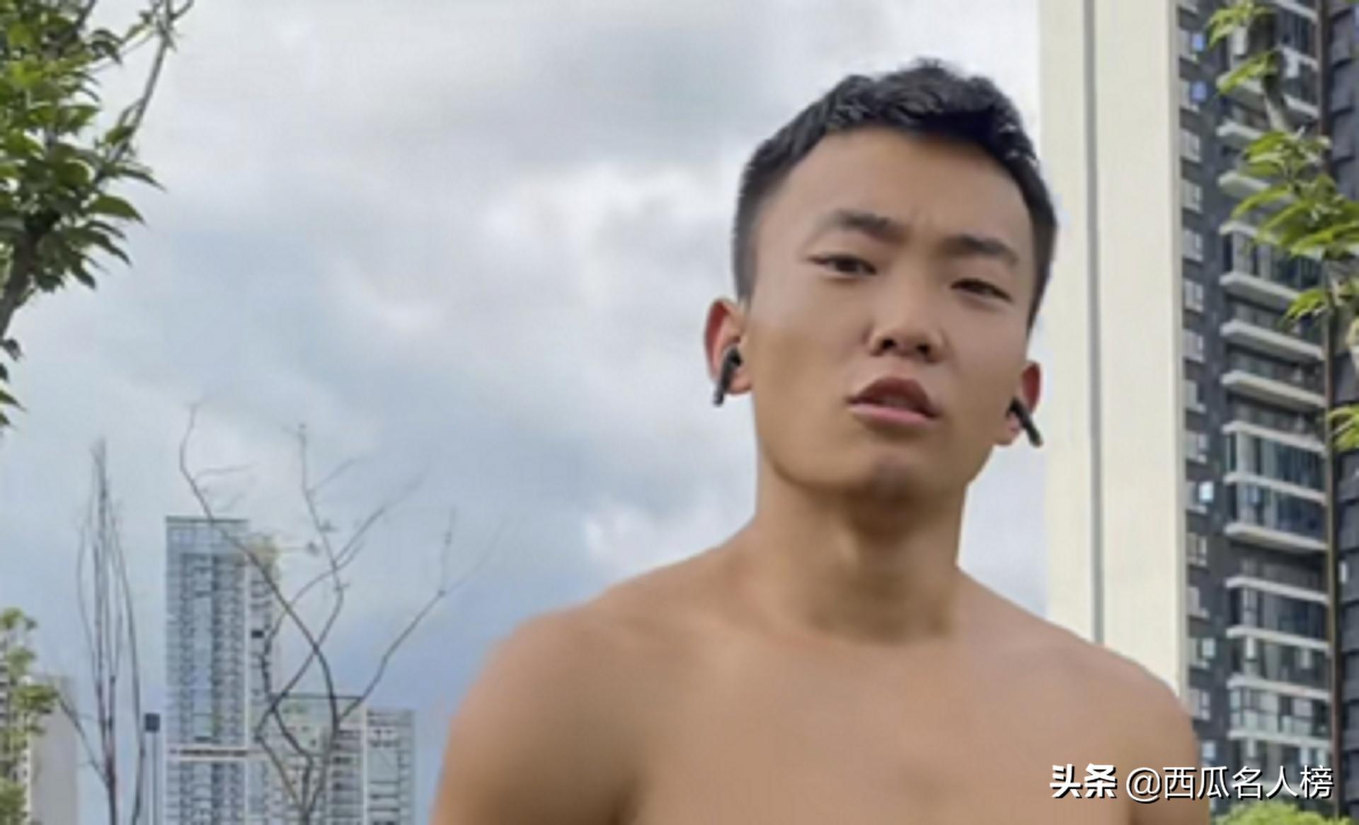 武状元单手俯卧撑,武状元俯卧撑