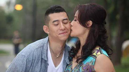 子女发现父母一方出轨怎么办,子女发现父母出轨怎么办