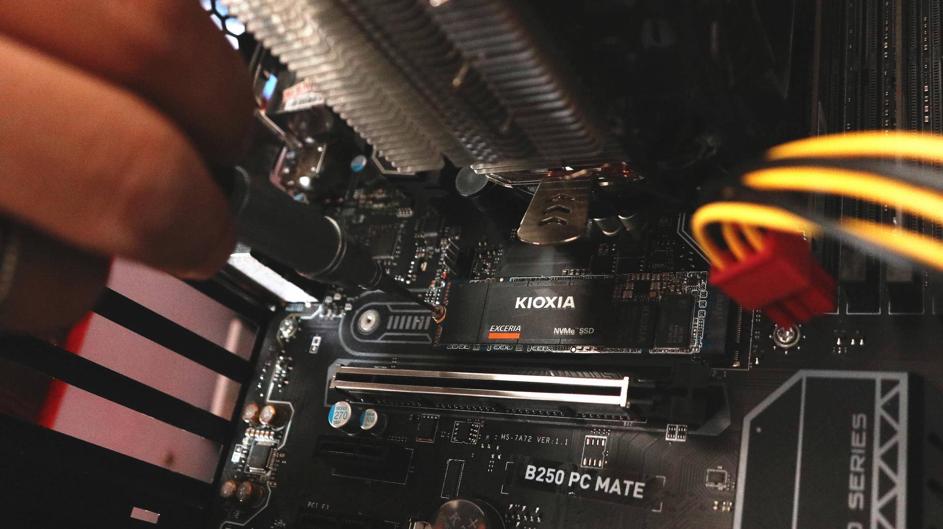 这样撞击只要+500块。就可以把配置提升三个档次，畅玩游戏都不卡