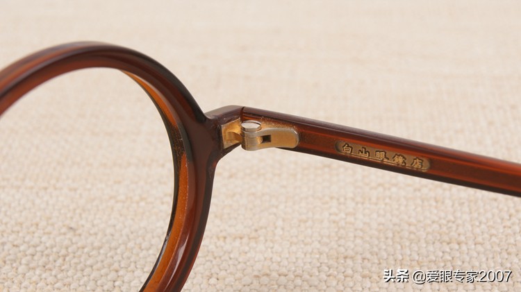 眼镜坏了没有胶带和胶水怎么补救,眼镜坏了去维修要钱吗