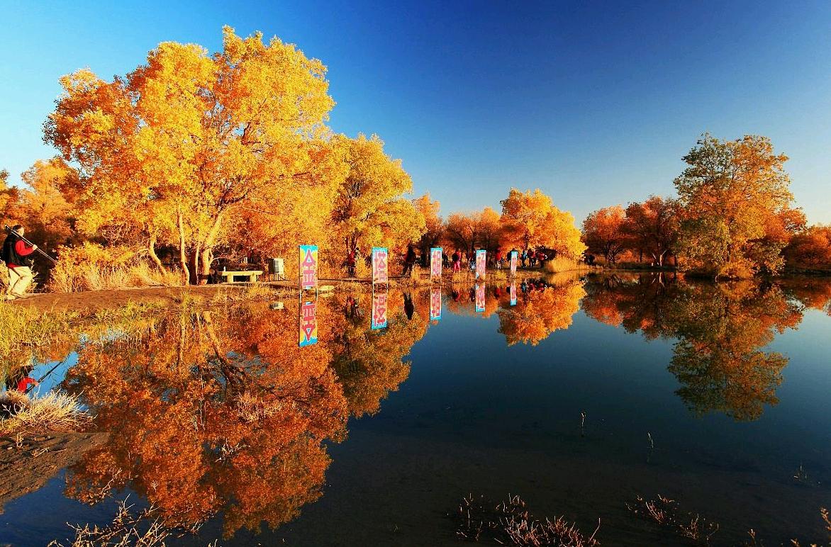 甘肃民风淳朴悠然，又略有点暴躁自大，山清水秀，景色宜人