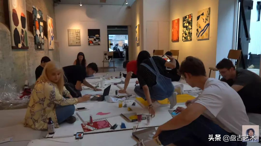 网红她伦敦办了场假画展，一幅画竟卖出1500英镑，你怎么在看？