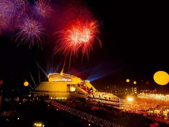 21世纪千禧年,全世界都在迎接千禧年