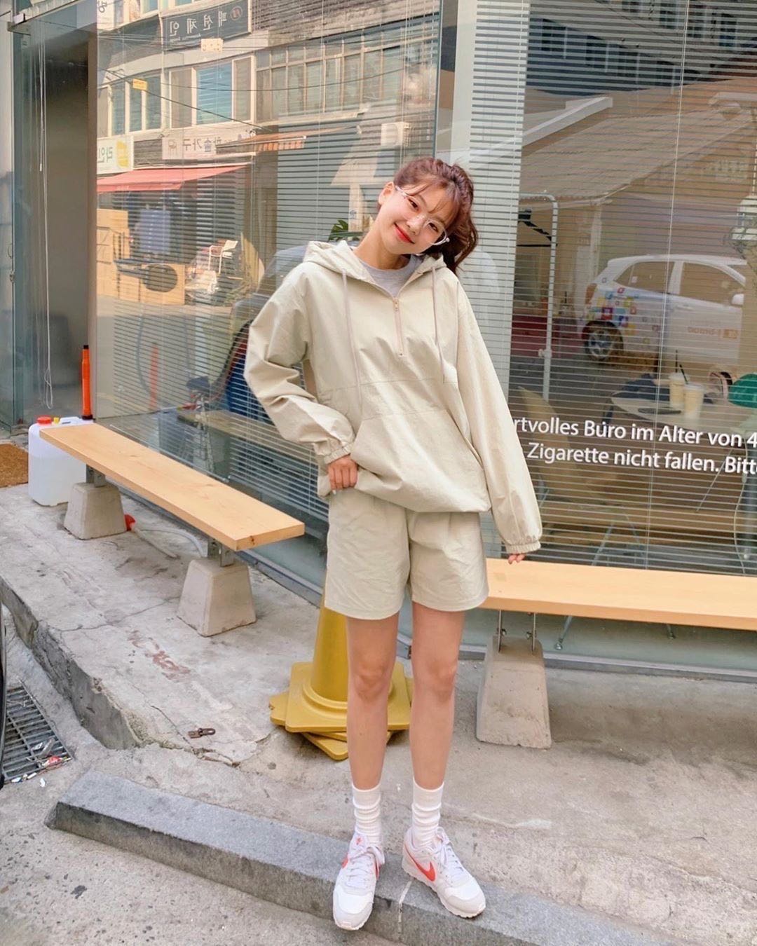 值得推荐的韩系穿搭博主,韩国穿搭博主穿衣服过程